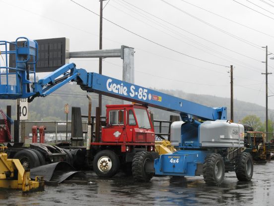 2002 Genie S85